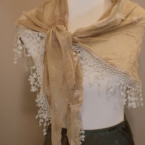 Sheer tulle-like scarf with roses and lace (beige)
